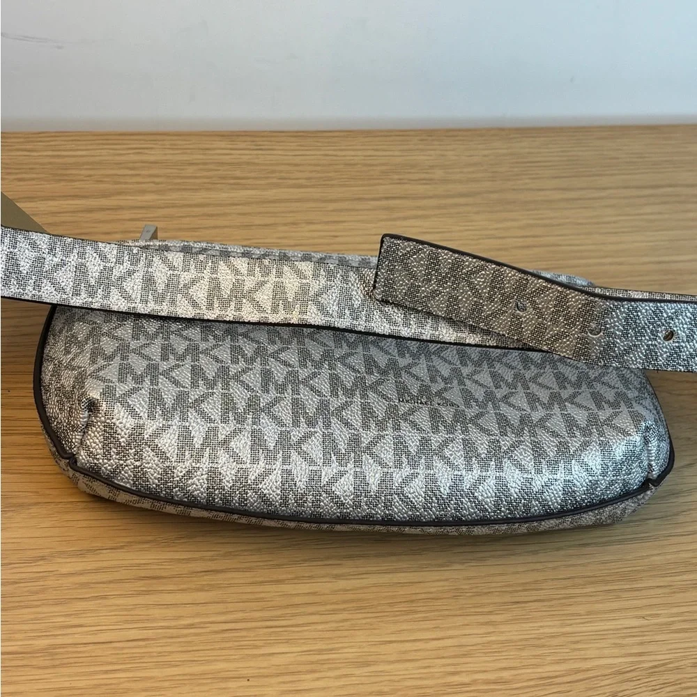 Michael Kors Silver Monogram Logo Belt Bag Pack L/XL 556195‎ Mens Womens